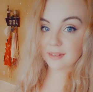 Meet your Posher, Ella